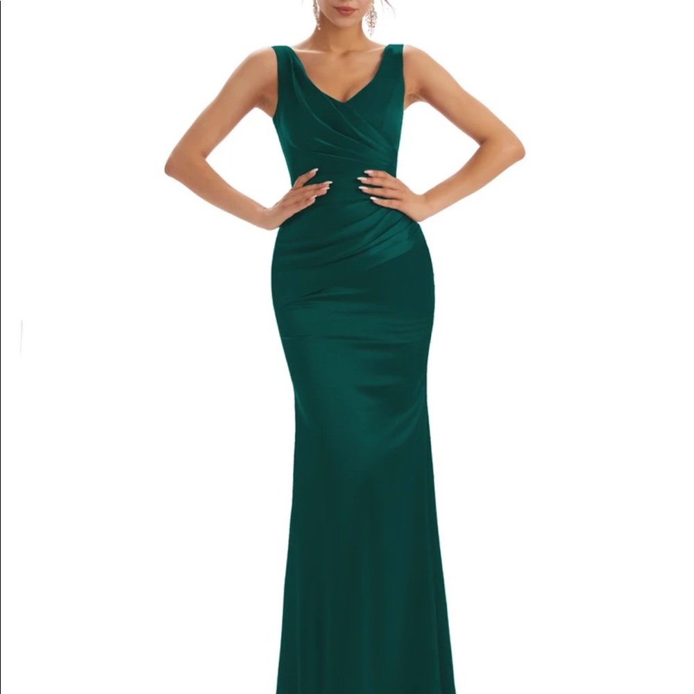 Ordered this gown for a bridesmaid dress and decided against it. Tags still on !